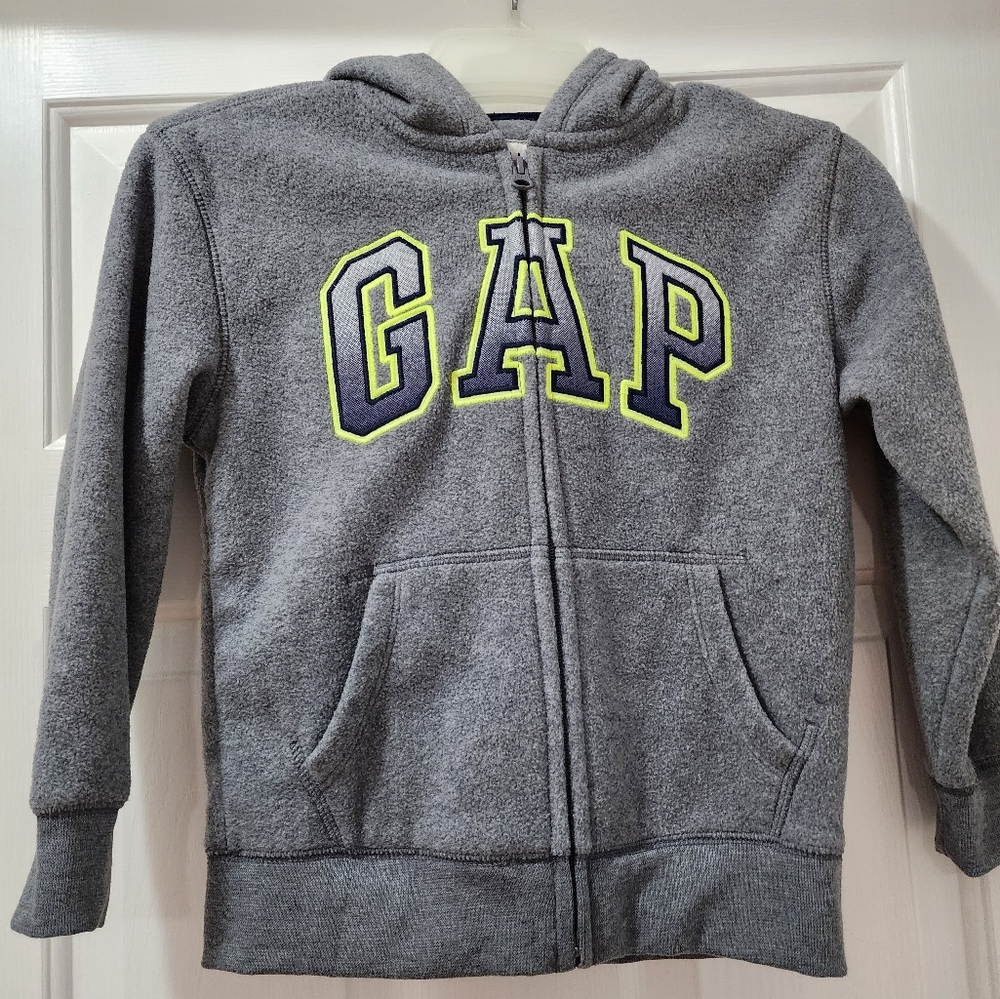 GAP boys fleece hoodie size S (6-7)